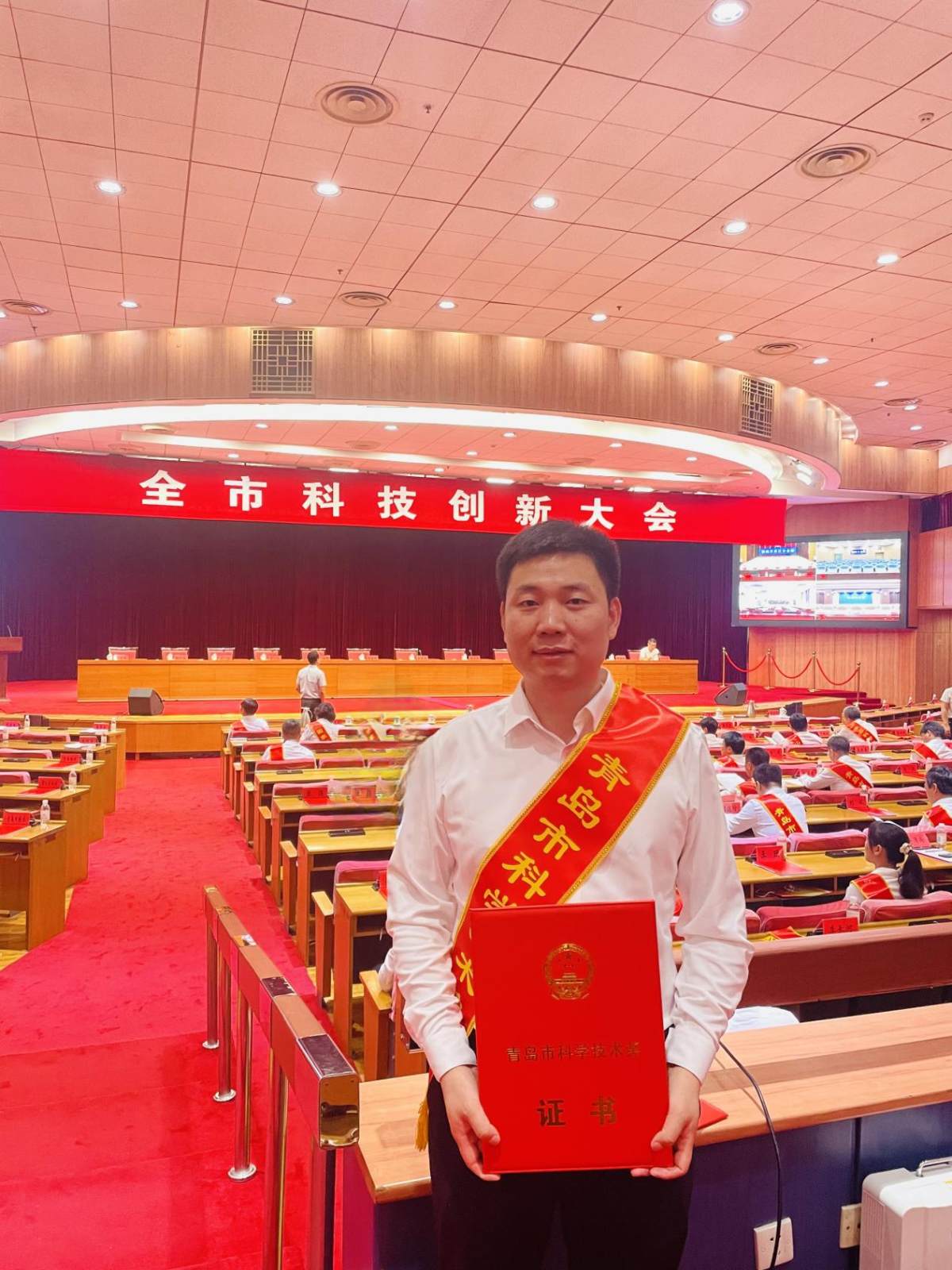 行业首创精华洗科技！海尔洗衣机再获青岛市科技进步一等奖(图1)